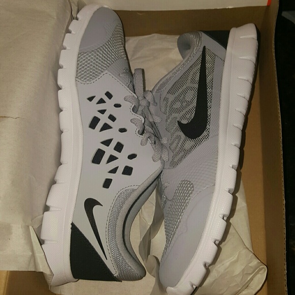 🆕Nike Kids Flex Run (PS) Wolf Grey/Black/White - Picture 2 of 3