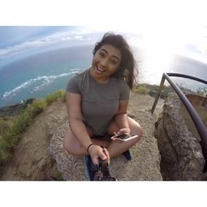 Meet your Posher, Clariza