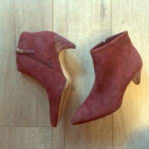 Sam Edelman Lucy Ankle Boot in burgundy