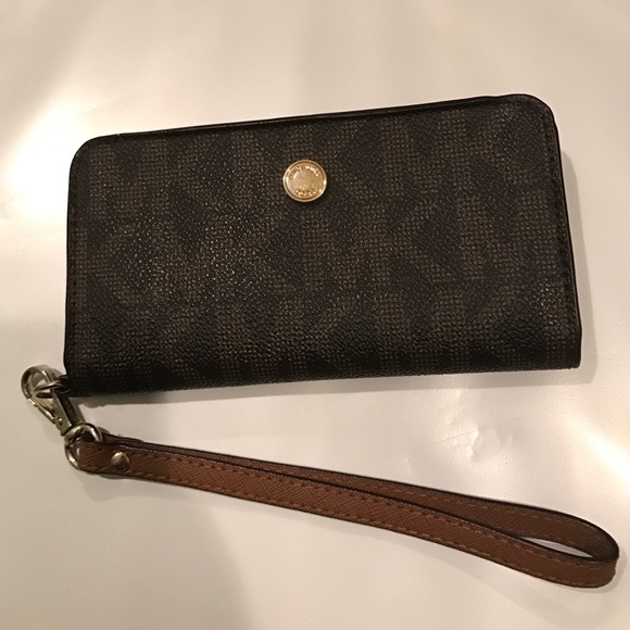 Michael Kors Wristlet