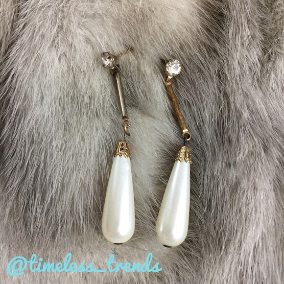 Jewelry - Dangle post earrings