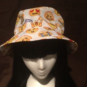 Bucket hat