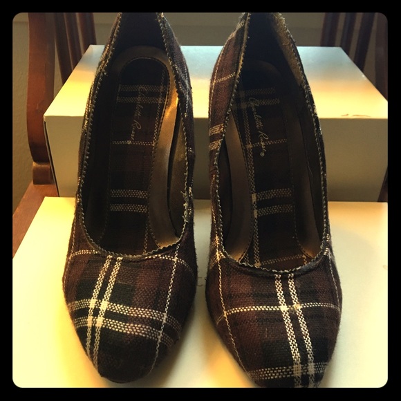 Plaid pumps