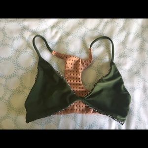 Acacia jaws top in palm
