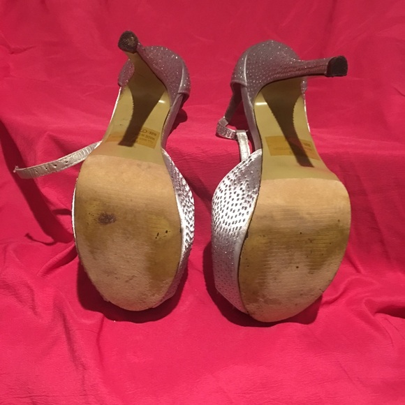 Heels - Picture 3 of 3