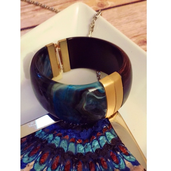 Elegant two-toned bangle bracelet