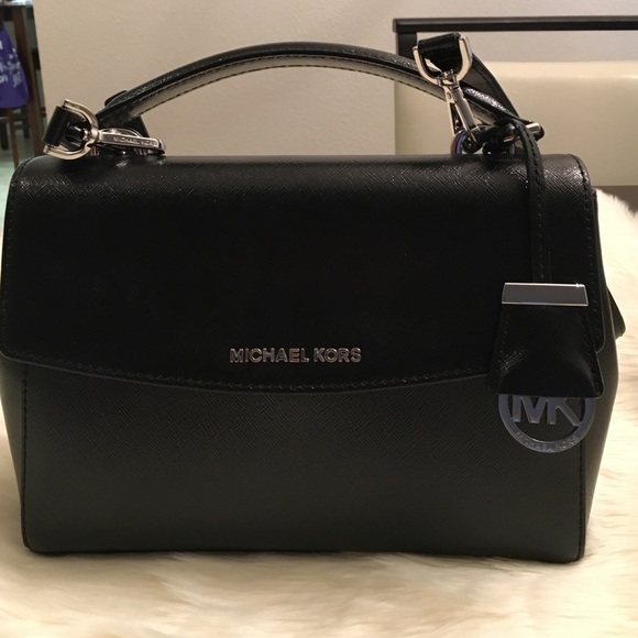 Michael Kors Ava