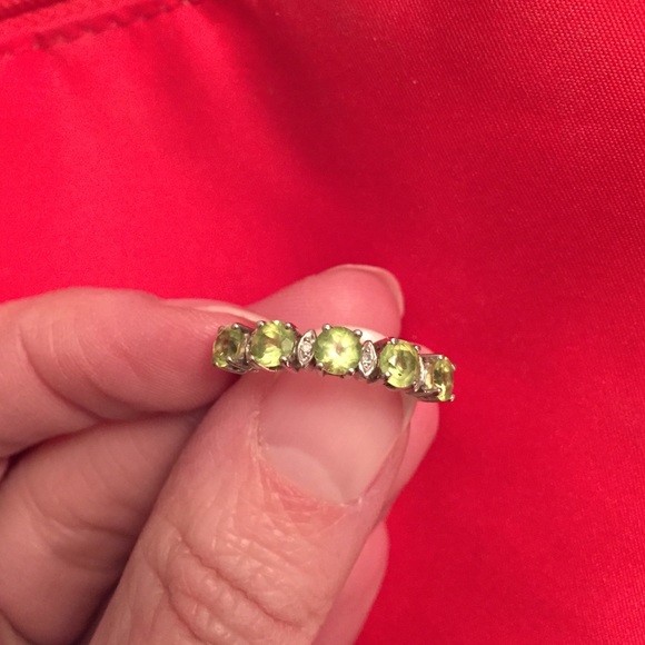 Peridot (August) and diamond white gold ring