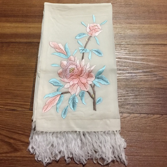 100% silk hand embroidered scarf - Picture 2 of 4