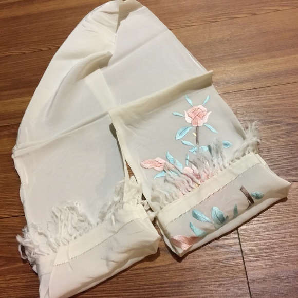 100% silk hand embroidered scarf - Picture 4 of 4
