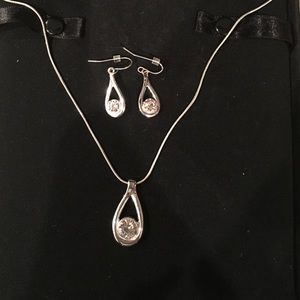 Earring and necklace set