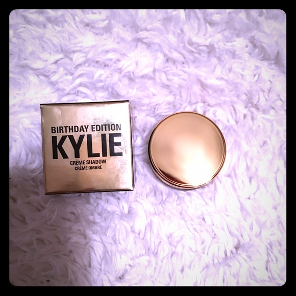 Kylie cosmetics creme eyeshadow in rose gold