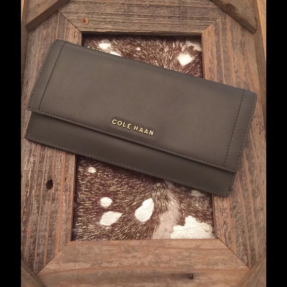 Cole Haan Gray Leather Ladies Wallet  8 x 4 x 3/4