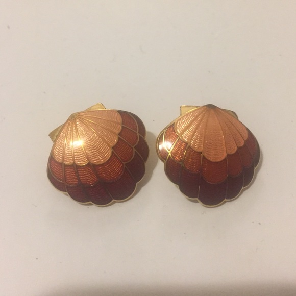 Vintage Jewelry - 🎉HP🎉Pretty Cloisonné seashell earrings❤