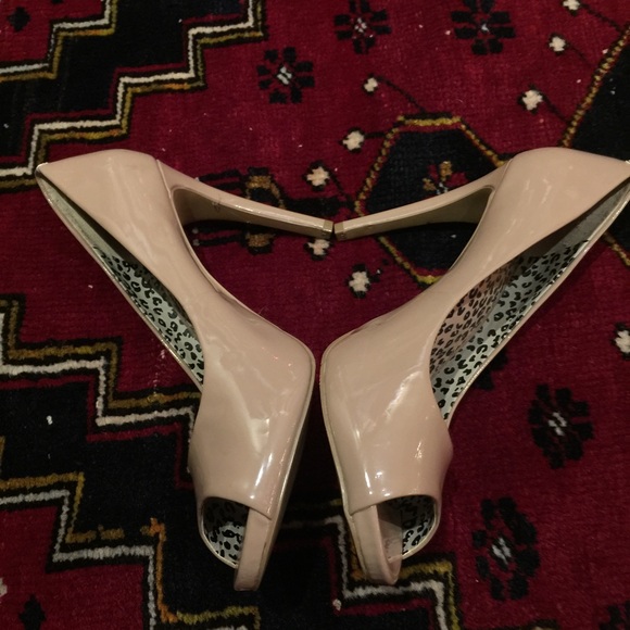 Jessica Simpson Shoes - Jessica Simpson peep toes heels in nude color