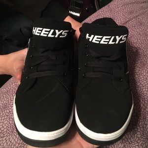 Heelys----Men's 9----Woman's 10.5