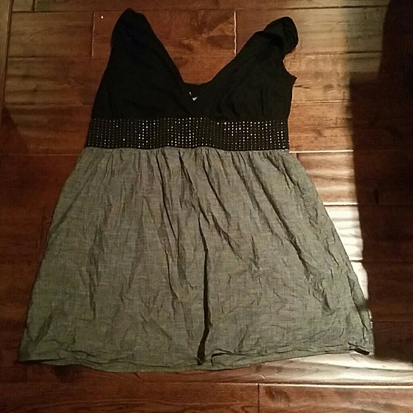 A bicoloured dress