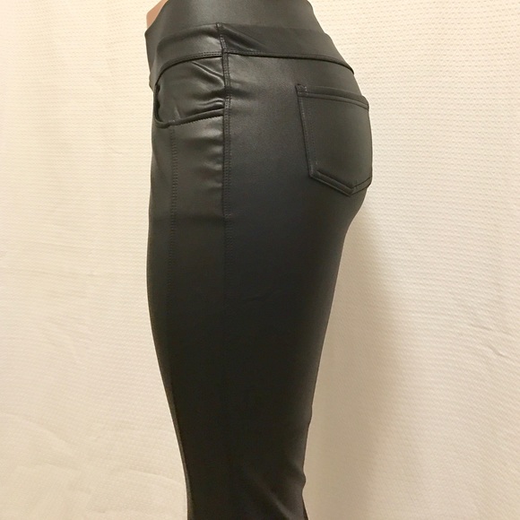 Faux Leather Stretch Leggings - Picture 4 of 6