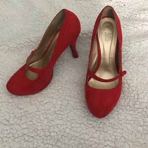 Red pumps