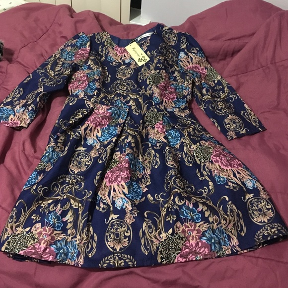 Nwt beautiful patterned dress - Picture 1 of 4