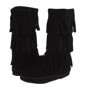 Minnetonka black 3-layer fringe boots