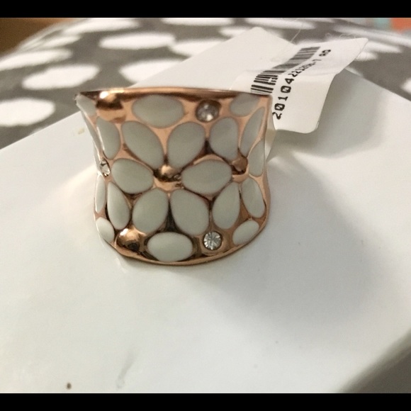 Flower & rhinestone rose gold plated ring