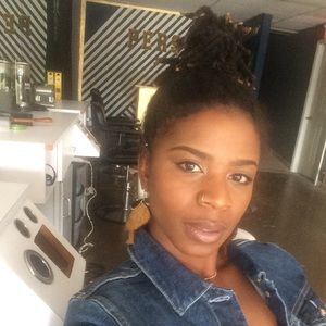 Meet your Posher, Nitaya