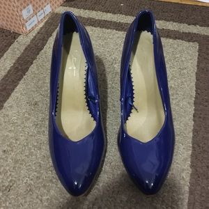 Nwt royal blue patent pumps