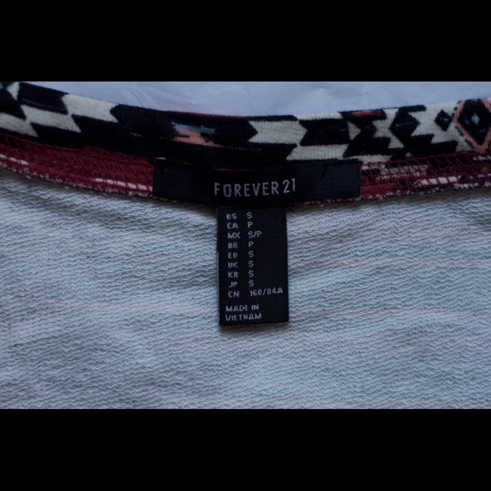 Forever 21 NWOT Women's Aztec Tribal Knit Long Sleeve Crop Top Size S - Picture 5 of 5