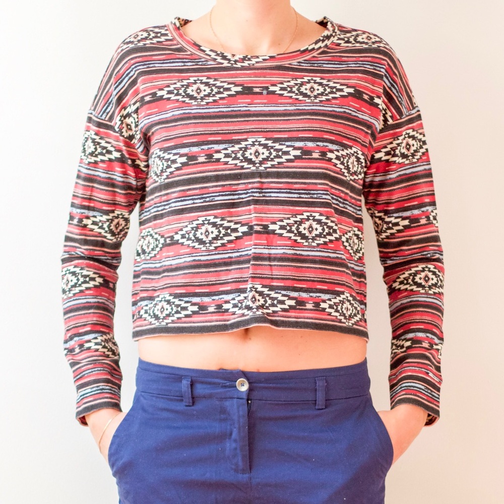 Forever 21 NWOT Women's Aztec Tribal Knit Long Sleeve Crop Top Size S - Picture 2 of 5