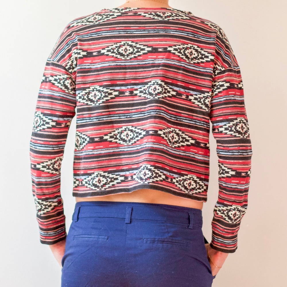 Forever 21 NWOT Women's Aztec Tribal Knit Long Sleeve Crop Top Size S - Picture 3 of 5
