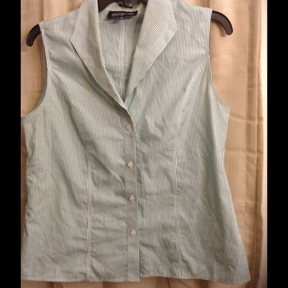 Jones New York, sleeveless top.  Size 10.