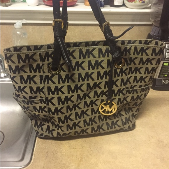MK PURSE