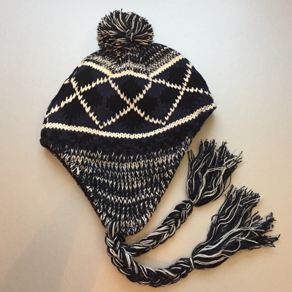 Accessories - NEW black/blue/white winter hat with Pom Pom