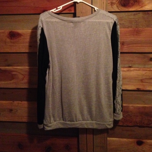 NWOT sweater (medium) - Picture 3 of 4