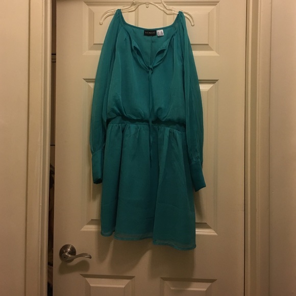 Turquoise dress with flossy open arms