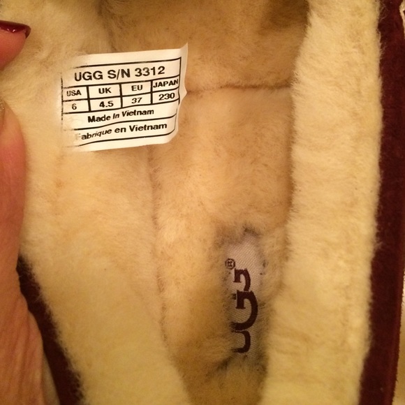 Ugg Slipper - image 2