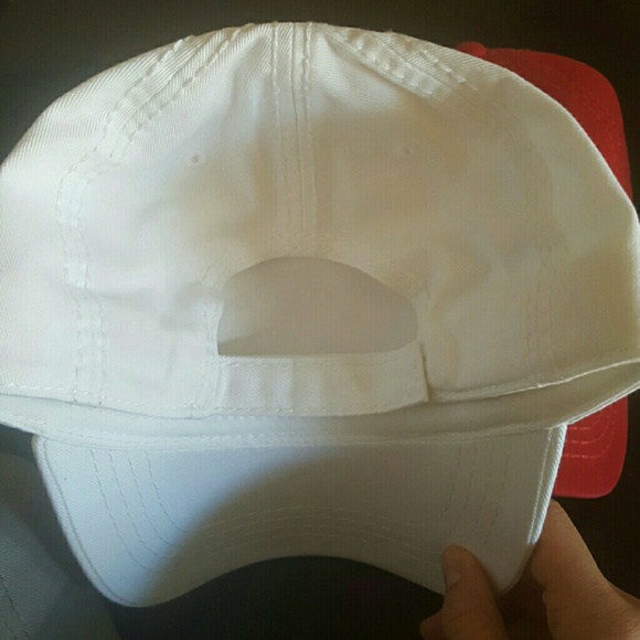 Baseball caps - Picture 2 of 3