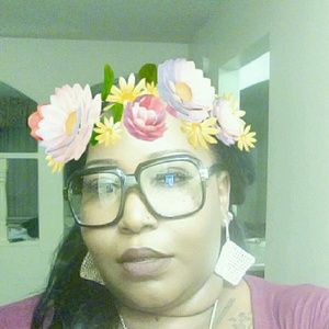 Meet your Posher, Denisha