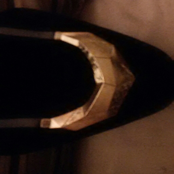 Gold and Black Statement Necklace - Picture 2 of 4