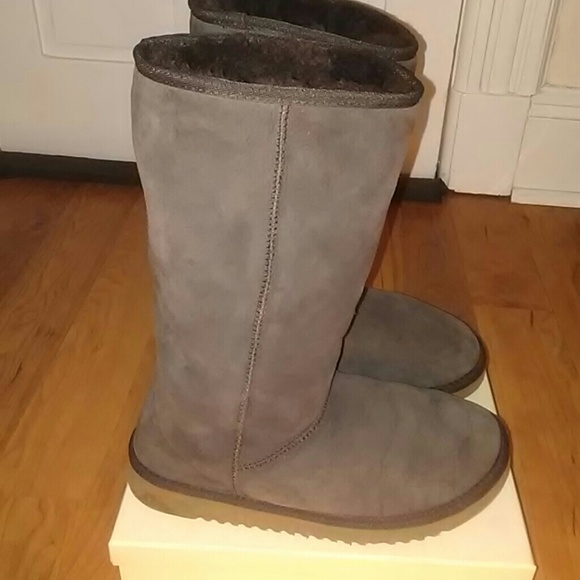 Ugg "Style" Boots - image 3