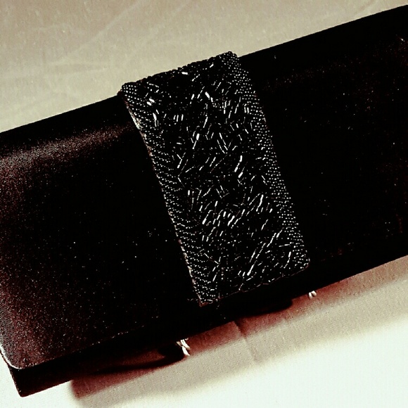 BEAUTIFUL BEADED BLACK CLUTCH - Picture 2 of 4