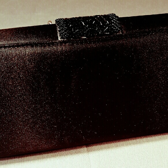 BEAUTIFUL BEADED BLACK CLUTCH - Picture 3 of 4