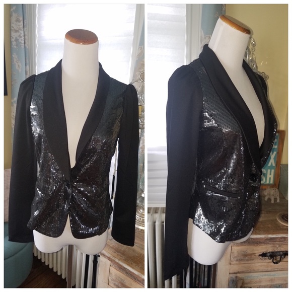 🚨MUST GO🚨Black sequin blazer