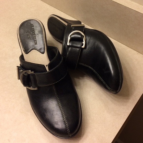 Black leather Dress clogs