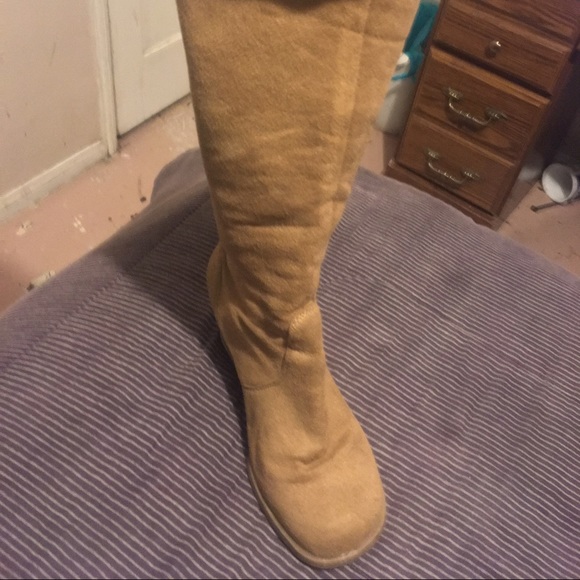 Beige suede boots - Picture 3 of 3