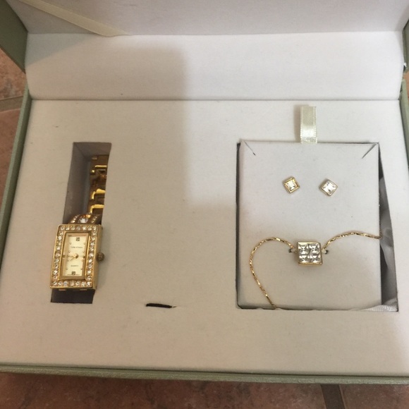 Necklace & watch gift set.
