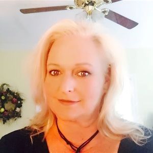 Meet your Posher, Lois