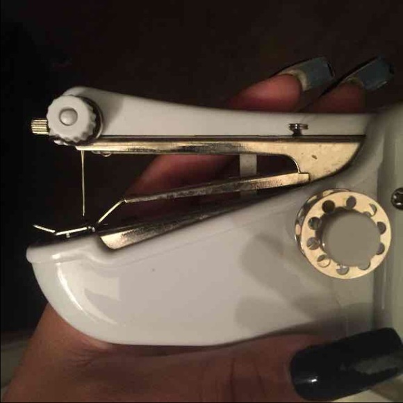 Handheld Mechanical Sewing Machine - Picture 2 of 3