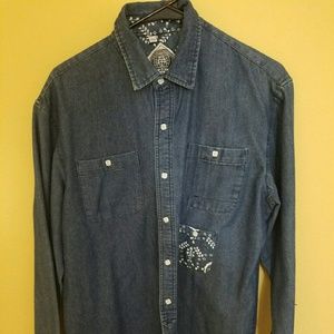 Buttonup shirt excellent quality